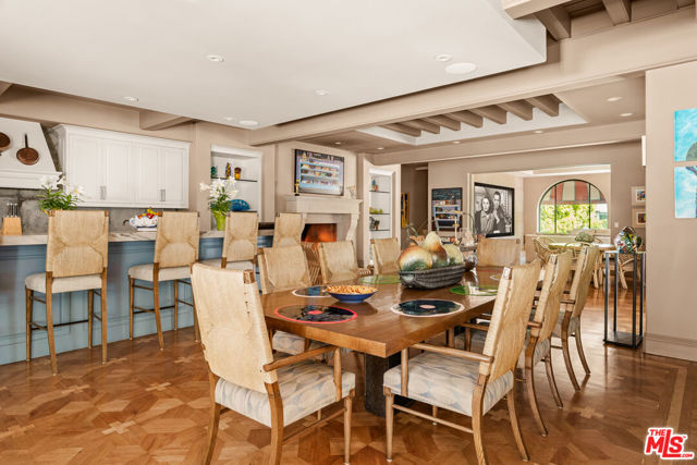 4009 Valley Meadow Road, Encino CA: https://media.crmls.org/mediaz/71c03360-cc81-42d0-9956-44154f498f27.jpg