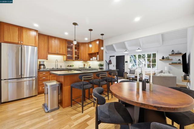 129 Spring Rd, Orinda CA: https://media.crmls.org/mediaz/71c0afa5-f167-4e70-903e-586bd16346e2.jpg