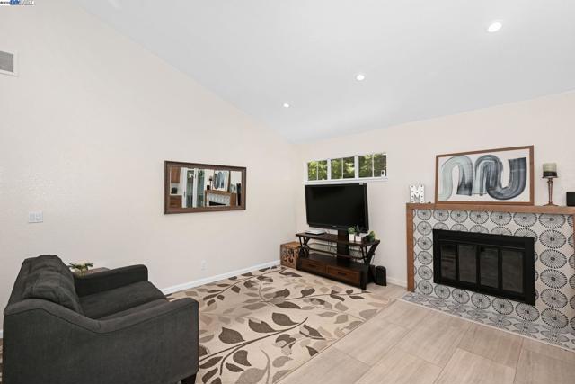 Image 10 of 51 For 1021 Knightwood Ct