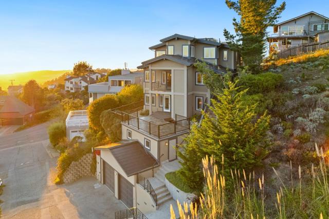 107 Dolphine Avenue, El Granada CA: https://media.crmls.org/mediaz/71c0c610-9083-40c3-9322-c7019cf323bc.jpg