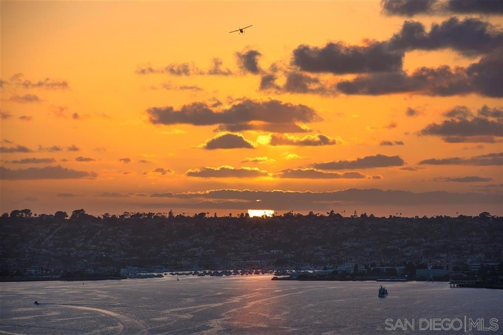 https://media.crmls.org/mediaz/71c18f8b-b35e-4952-8577-a9bca0ec05c9.jpg?preset=X-Large