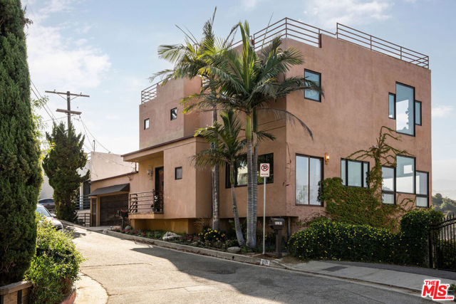 2125 Kew Drive, Los Angeles CA: https://media.crmls.org/mediaz/71c1c6c3-1979-4285-9b71-165c6ecf7982.jpg