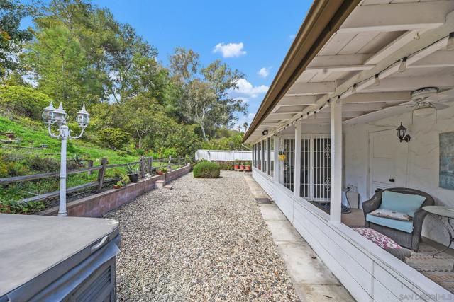 12091 Lomica Dr, San Diego CA: https://media.crmls.org/mediaz/71c21e2a-932f-4607-a091-825439ec7e88.jpg
