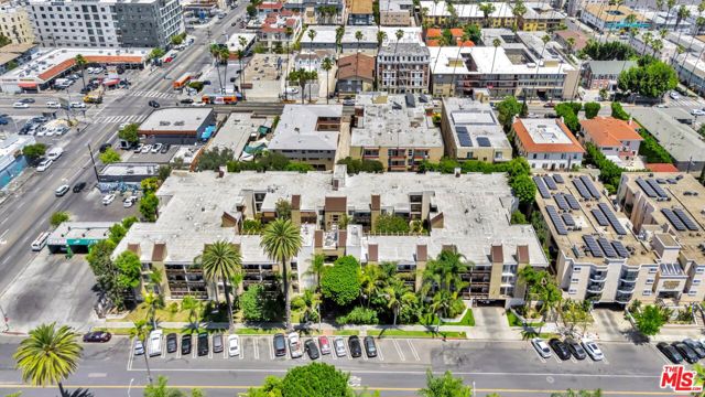 320 S Ardmore Avenue, Los Angeles CA: https://media.crmls.org/mediaz/71c2741c-aedb-40e9-b275-6e97aaf047e6.jpg