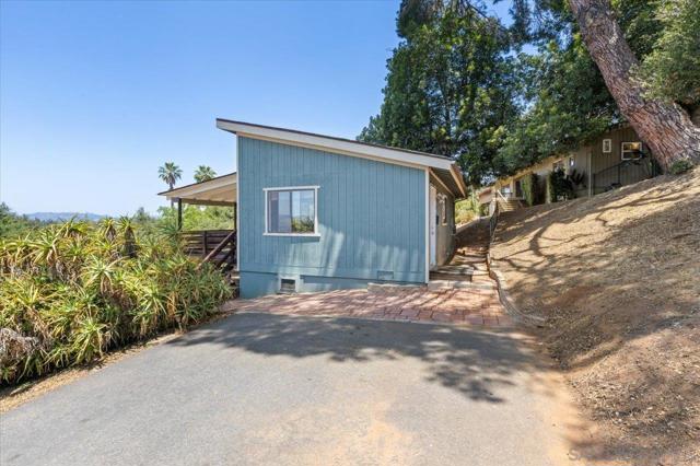 1421 Rincon Rd, Escondido CA: https://media.crmls.org/mediaz/71c2e024-48d3-45a3-bd31-f5859692ee80.jpg