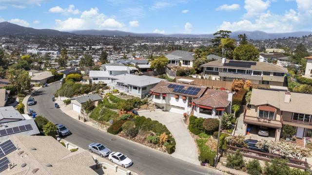 4331 Summit Drive, La Mesa CA: https://media.crmls.org/mediaz/71c2ec9e-06ef-4a0e-aea9-4a09c799db94.jpg