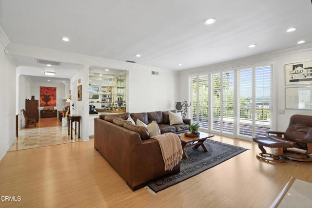 630 S Orange Grove Boulevard, Pasadena CA: https://media.crmls.org/mediaz/71c39d95-ebc0-46c1-a806-6c056d3ba27f.jpg