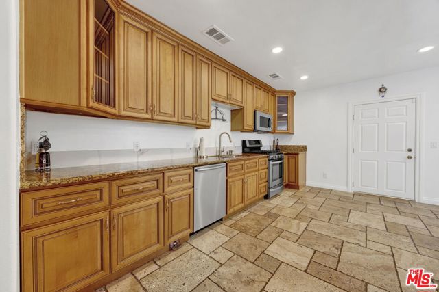 10109 Gloria Avenue, North Hills CA: https://media.crmls.org/mediaz/71c3f8cc-da8a-4de7-87b1-b8199334b079.jpg