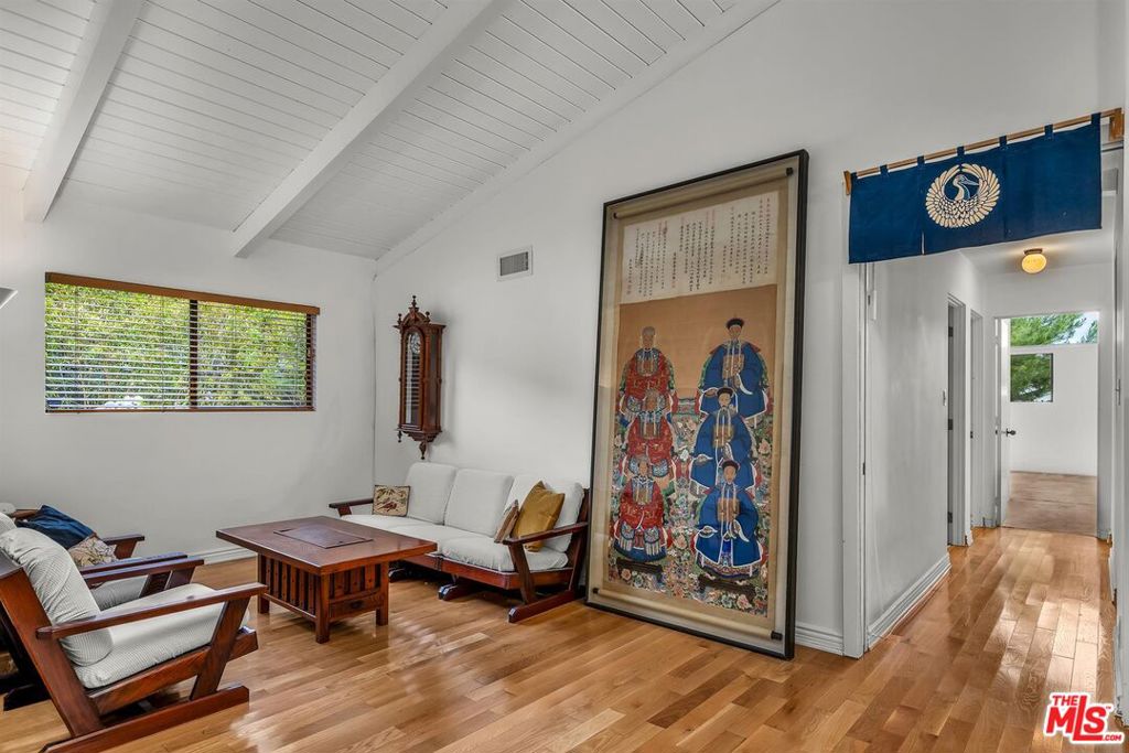https://media.crmls.org/mediaz/71c40574-11c7-4e6f-b197-579e8003baf1.jpg?preset=X-Large
