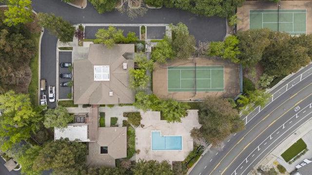 5958 Dry Oak Drive, San Jose CA: https://media.crmls.org/mediaz/71c41668-c0a3-4cdd-8f0f-ccf2967b430a.jpg