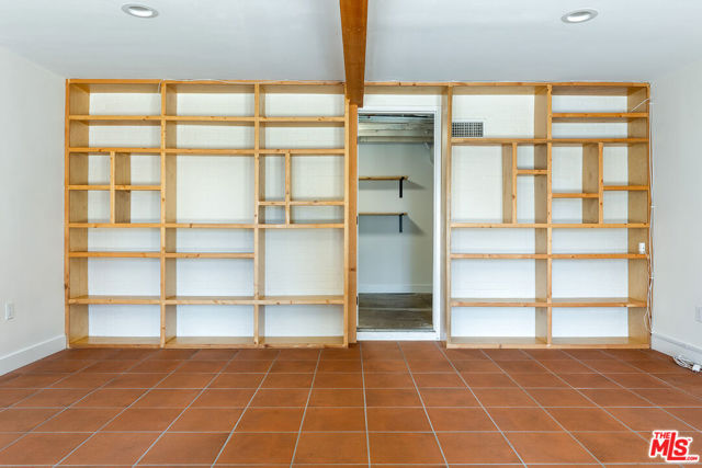 956 Parkman Street, Altadena CA: https://media.crmls.org/mediaz/71c53aaf-bc22-4d27-a0f9-31b3c109fd22.jpg