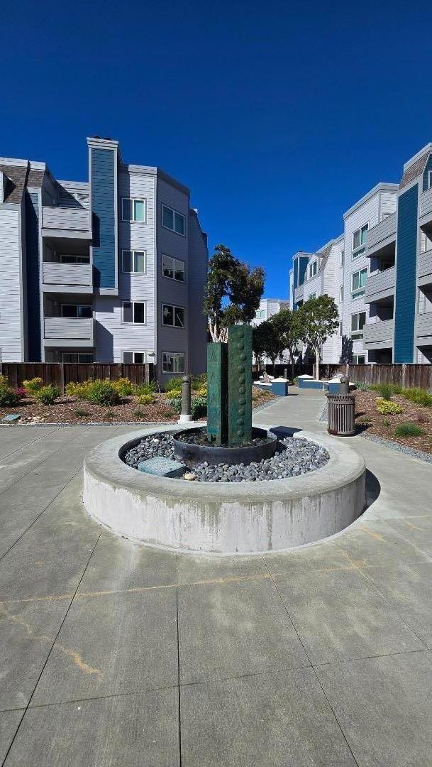 6400 Christie Avenue, Emeryville CA: https://media.crmls.org/mediaz/71c53d97-541c-45b9-87c9-08081363f763.jpg