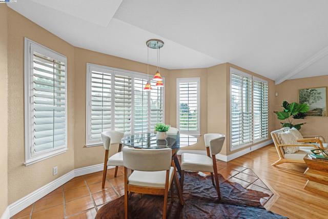 20340 Hunters Knls, Castro Valley CA: https://media.crmls.org/mediaz/71c5c2a1-f366-4751-9583-45f95d6328e2.jpg