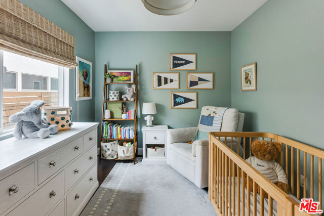 1774 Washington Way, Venice CA: https://media.crmls.org/mediaz/71c5dc73-077a-40f5-a650-818fea5deff4.jpg