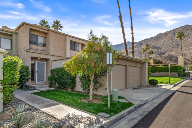 157 Calle Bravo, Palm Springs CA: https://media.crmls.org/mediaz/71c6dadc-a698-4f57-9d54-f9770dc0c4e8.jpg