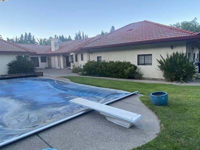 11 Foothill Lane, Pleasanton CA: https://media.crmls.org/mediaz/71c70d91-f995-4927-b54d-5de8969ebcae.jpg