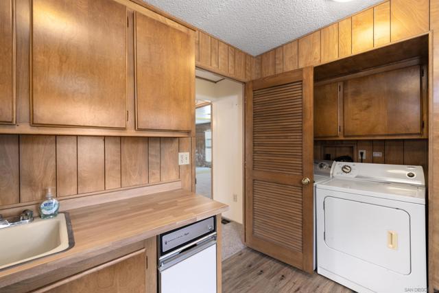 9255 N Magnolia Avenue, Santee CA: https://media.crmls.org/mediaz/71c754c3-2d8a-40ce-bb58-de5ee933ab37.jpg