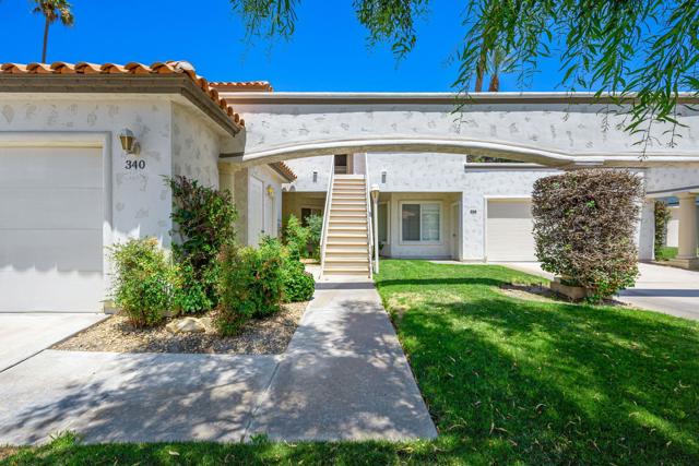 340 Vista Royale Drive, Palm Desert CA: https://media.crmls.org/mediaz/71c82238-8b7c-4023-86dd-e7668d6acce1.jpg