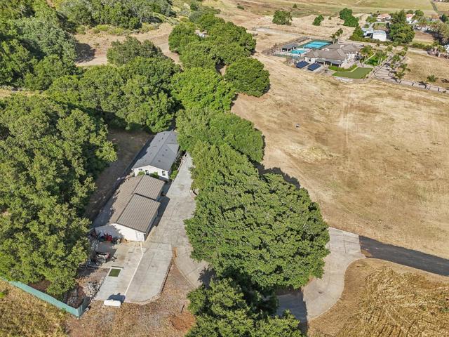 2995 Day Road, Gilroy CA: https://media.crmls.org/mediaz/71c92c58-2156-4768-9611-679952b4b1b1.jpg