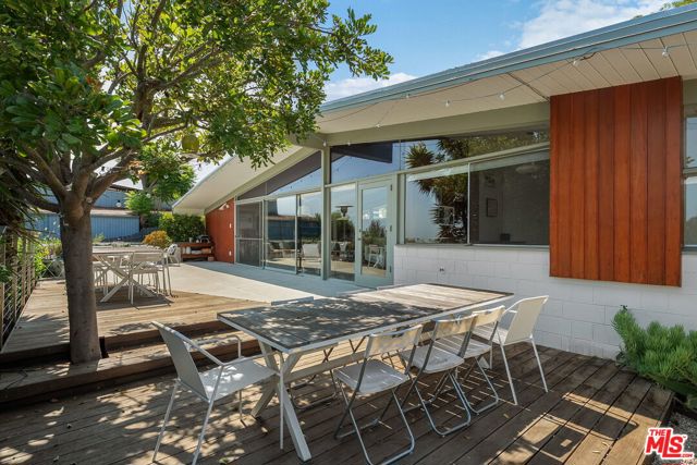 12400 Deerbrook Lane, Los Angeles CA: https://media.crmls.org/mediaz/71cae2da-5b93-4390-aa8d-a4fe4b09253d.jpg