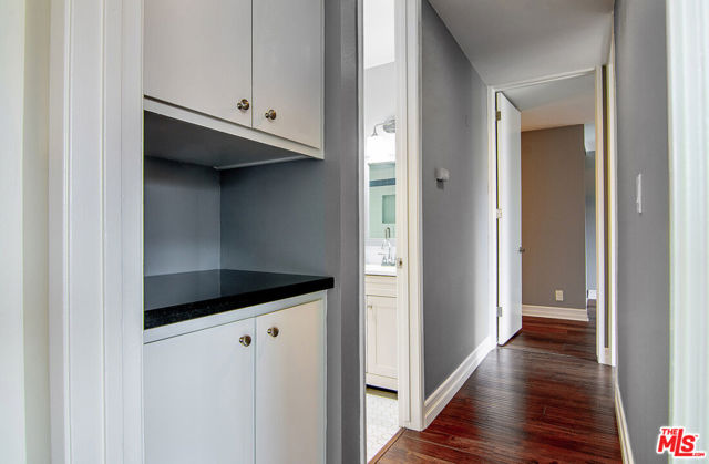 6000 Canterbury Drive, Culver City CA: https://media.crmls.org/mediaz/71cb5dab-87ce-44b3-9057-a24ce7f37eab.jpg