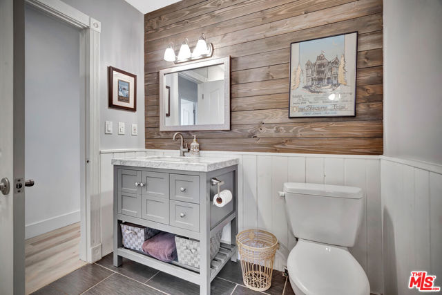 5252 Vanalden Avenue, Tarzana CA: https://media.crmls.org/mediaz/71cb8a19-e67d-4671-82c9-404d9a3882da.jpg