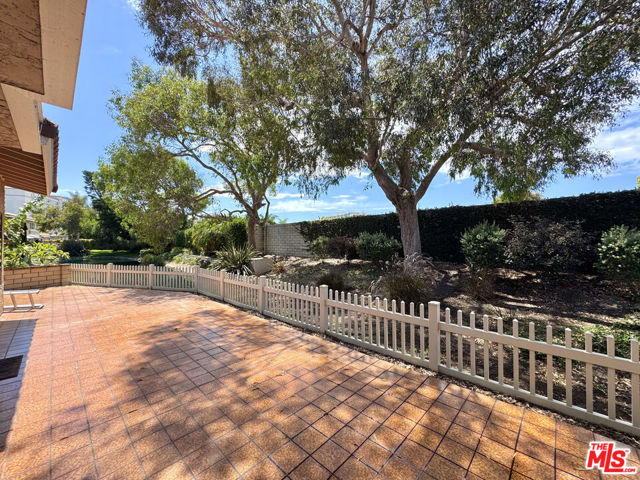 7756 Sailboat Circle, Huntington Beach CA: https://media.crmls.org/mediaz/71cba514-e9f5-44ab-9399-54748093533a.jpg