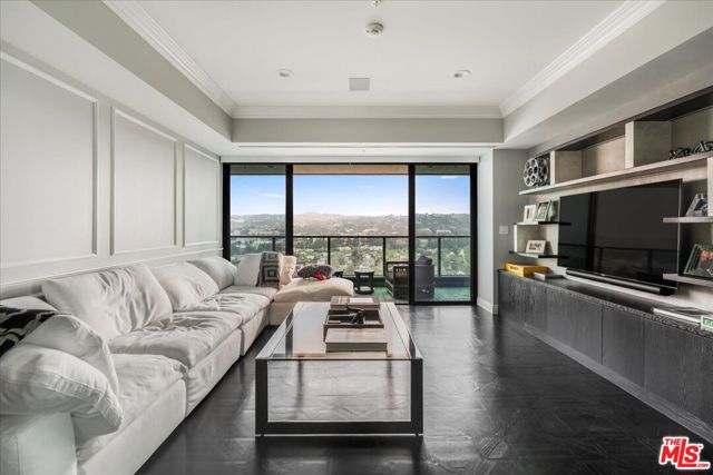 10490 Wilshire Boulevard, Los Angeles CA: https://media.crmls.org/mediaz/71cbaa5f-f391-437b-8c5d-7413bc4a7ef3.jpg