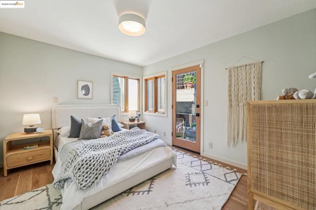 19 Highland Blvd, Kensington CA: https://media.crmls.org/mediaz/71cc02b6-077b-47bf-a6e3-b988e42b9942.jpg