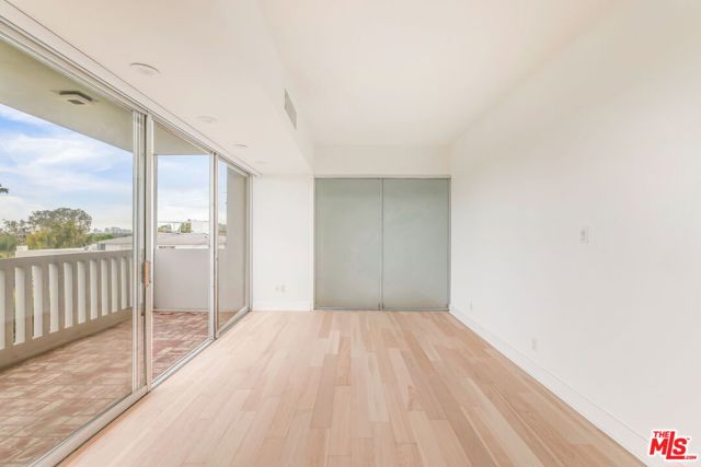 999 N Doheny Drive, West Hollywood CA: https://media.crmls.org/mediaz/71cc7784-169e-4242-9a59-f541adb25699.jpg
