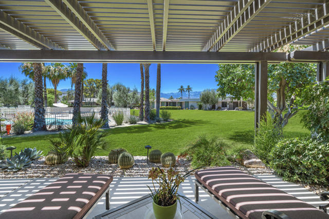 9 Furman Court, Rancho Mirage CA: https://media.crmls.org/mediaz/71cdaaa5-867c-4f94-a712-0f6a0c9b84f9.jpg