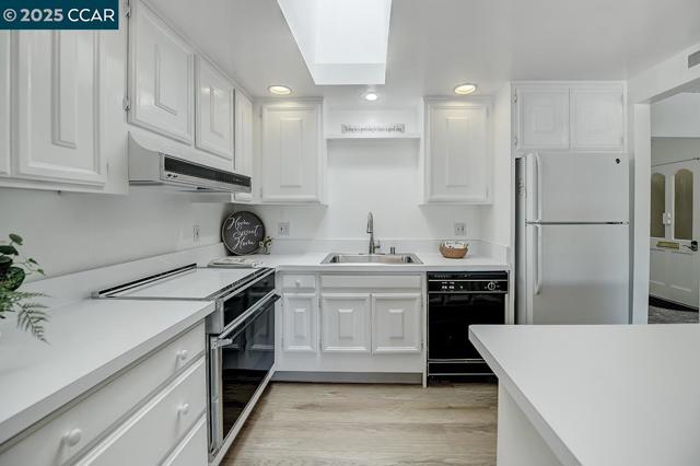 1300 Singingwood Ct., Walnut Creek CA: https://media.crmls.org/mediaz/71cdbf86-3a1a-41e8-9a31-3adeace5023f.jpg