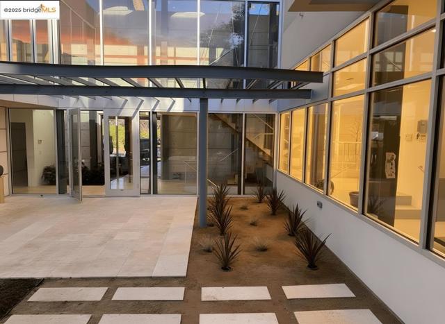 4000 Manzana Lane, Palo Alto CA: https://media.crmls.org/mediaz/71ce0d81-80de-48b2-9652-3072c6fa19a3.jpg