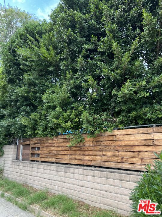 7231 Vanalden Avenue, Reseda CA: https://media.crmls.org/mediaz/71ce1bad-41b1-402d-be24-20645f8a1c0f.jpg