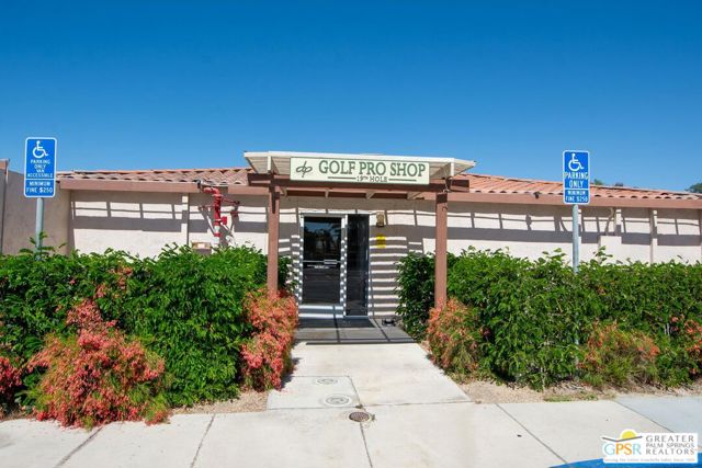 480 Calle Madrigal, Cathedral City CA: https://media.crmls.org/mediaz/71ce5678-abe6-4e2a-952c-fa12a069f578.jpg