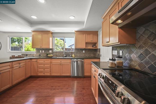 84 Tumbleweed Ct, San Ramon CA: https://media.crmls.org/mediaz/71ce6be3-abfb-4d9e-a7d8-5c2b21b282eb.jpg