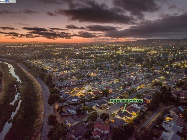 2656 Hilton St, Union City CA: https://media.crmls.org/mediaz/71cedd33-a09b-4305-8a7f-08a663c62eb9.jpg