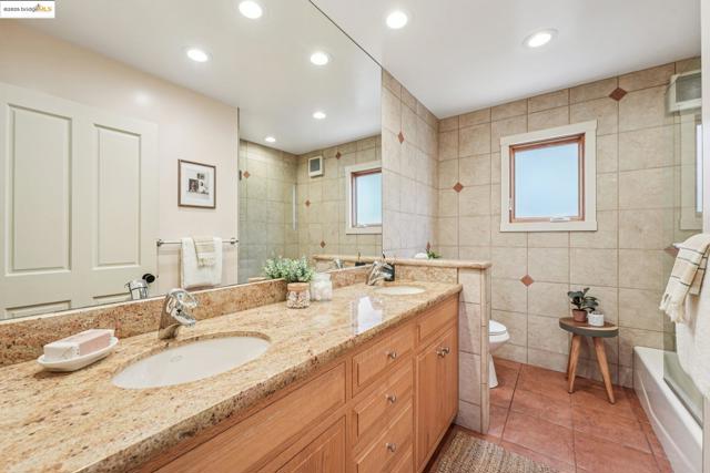 19 Highland Blvd, Kensington CA: https://media.crmls.org/mediaz/71d00860-fe05-4518-af6c-42e822a129c9.jpg