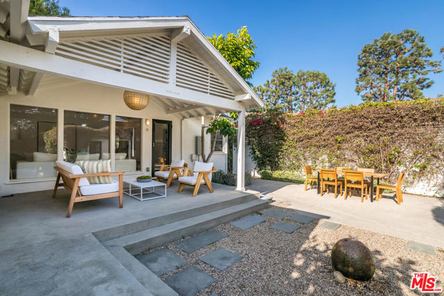 1016 Indiana Court, Venice CA: https://media.crmls.org/mediaz/71d01489-8b00-466a-8e4f-1a447cc4e227.jpg