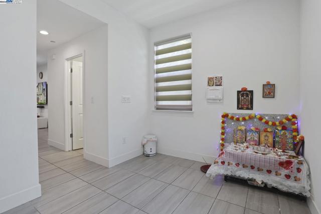 1205 S Ross Ct, Mountain House CA: https://media.crmls.org/mediaz/71d03905-86da-4a63-b937-56c1d030dfe1.jpg