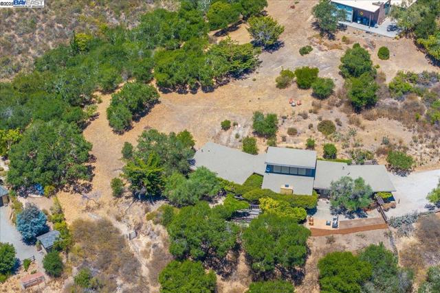 15335 Via Los Tulares, Carmel Valley CA: https://media.crmls.org/mediaz/71d04817-924e-40bf-844e-ec229054d54f.jpg