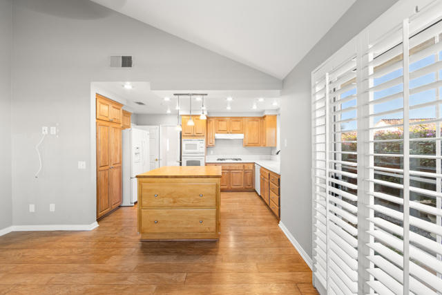 77739 Cape Verde Drive, Palm Desert CA: https://media.crmls.org/mediaz/71d06a1a-3166-4942-9bd3-3cfd78643977.jpg