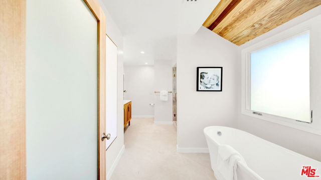 6900 Chisholm Avenue, Lake Balboa CA: https://media.crmls.org/mediaz/71d07f5e-0b53-46b5-a7eb-95db451b9fd2.jpg