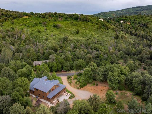 1068 W Incense Cedar Road, Julian CA: https://media.crmls.org/mediaz/71d1461a-d980-428b-8e9f-8e808206a3da.jpg