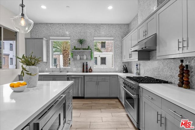 12714 W Sea Spray Place, Playa Vista CA: https://media.crmls.org/mediaz/71d1732b-3fb9-4f96-a26b-9632775d4908.jpg