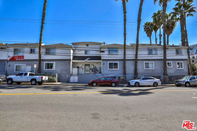 1540 N Bronson Avenue, Los Angeles CA: https://media.crmls.org/mediaz/71d20f81-0efc-4112-a662-f538eb20440c.jpg