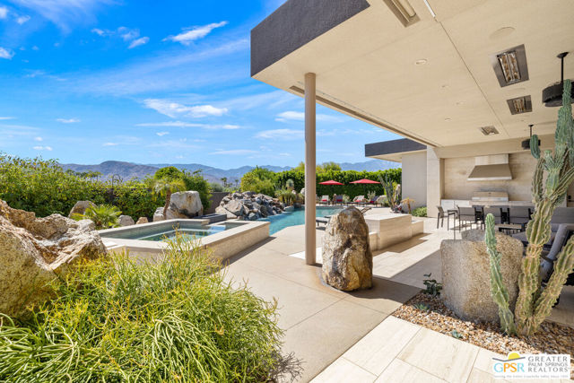 1 Sterling Ridge Drive, Rancho Mirage CA: https://media.crmls.org/mediaz/71d255fa-16c7-4112-bcbf-6f63d70fa5c1.jpg