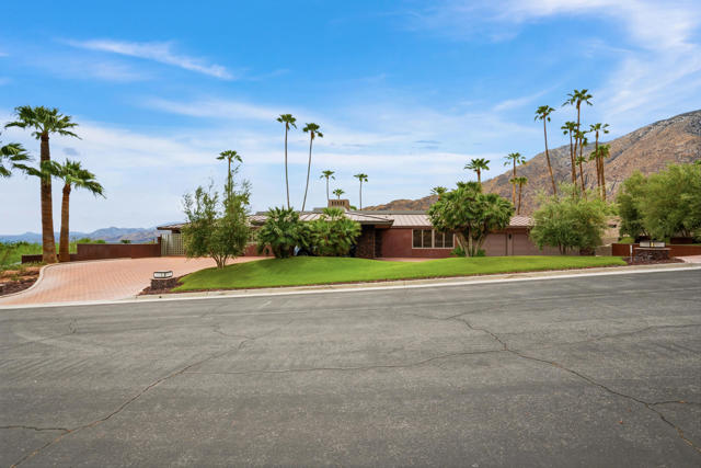 855 W Coronado Avenue, Palm Springs, CA 92262