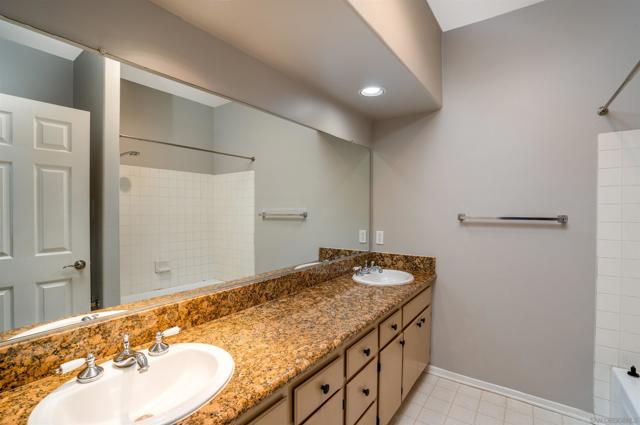 510 Camino De La Reina, San Diego, California 92108, 2 Bedrooms Bedrooms, ,2 BathroomsBathrooms,Condominium,For Sale,Camino De La Reina,250019940SD