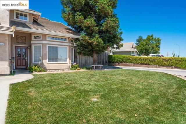 1003 Linda Vista Way, Rio Vista CA: https://media.crmls.org/mediaz/71d39e4e-4718-40bf-81ce-eb9f7aba08cc.jpg